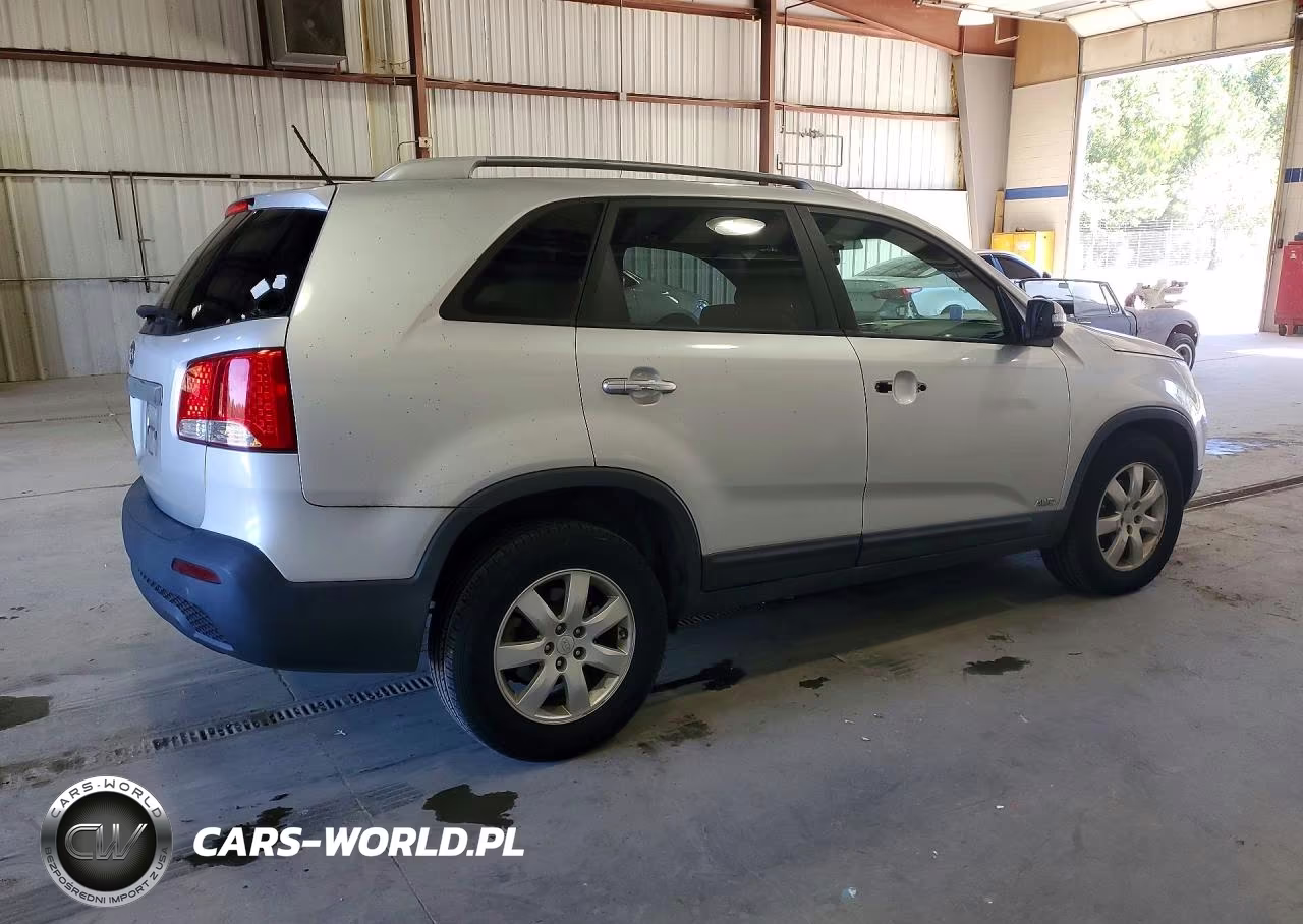 2011 Kia Sorento Lx VIN:5XYKTCA1XBG034470 - 3