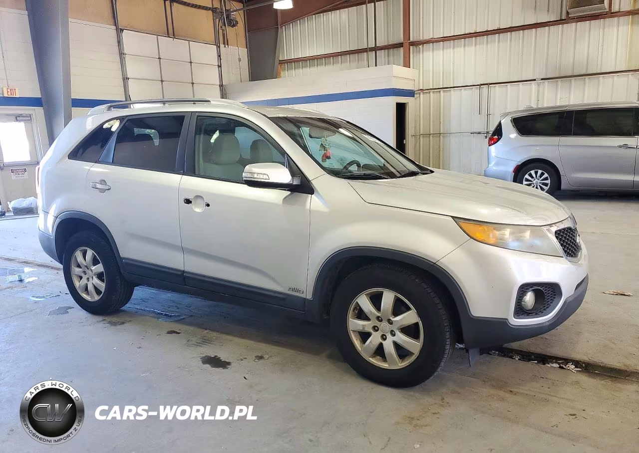 2011 Kia Sorento Lx VIN:5XYKTCA1XBG034470 - 4