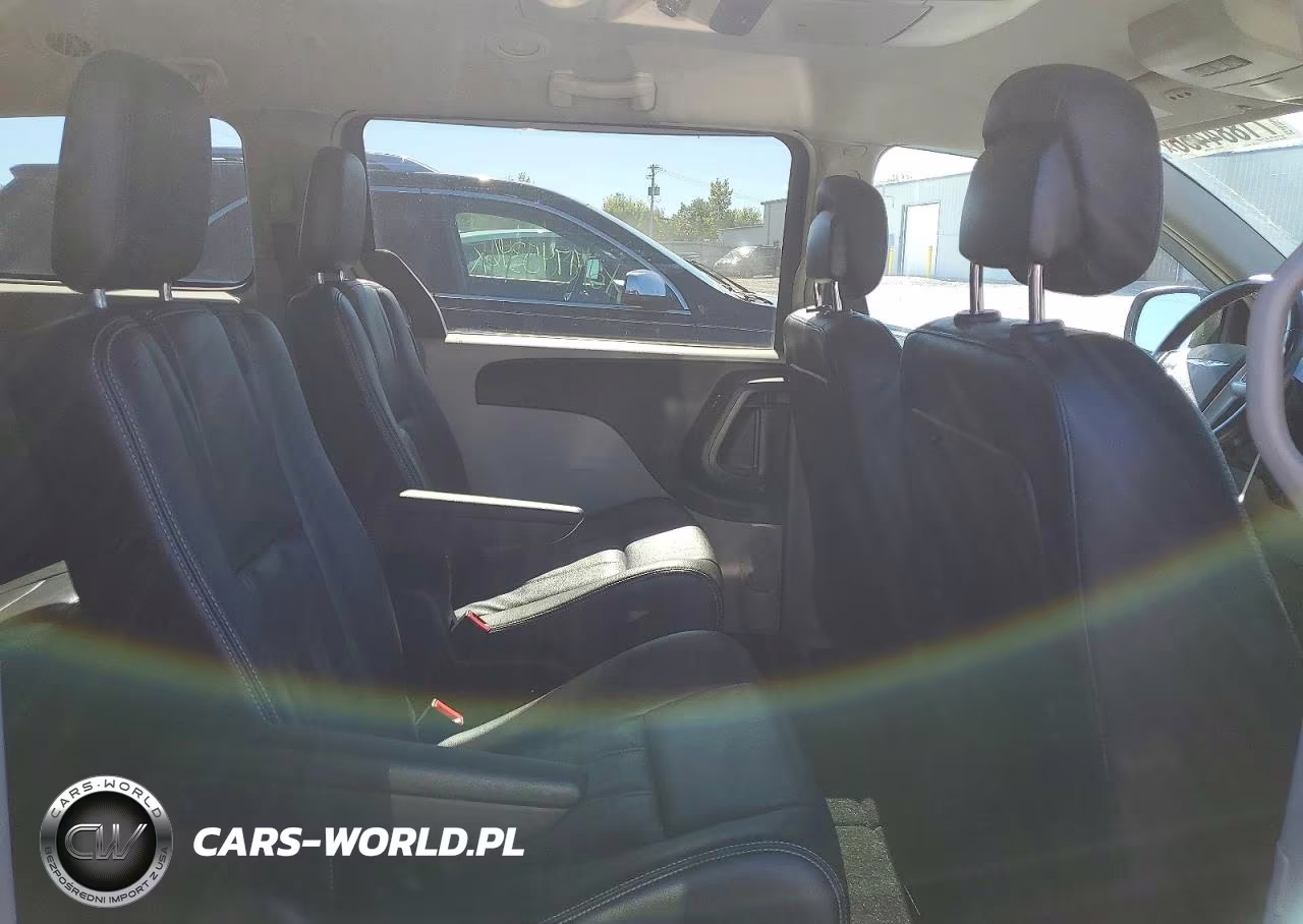 2014 Chrysler Town & Country Touring VIN:2C4RC1BG3ER375585 - 11