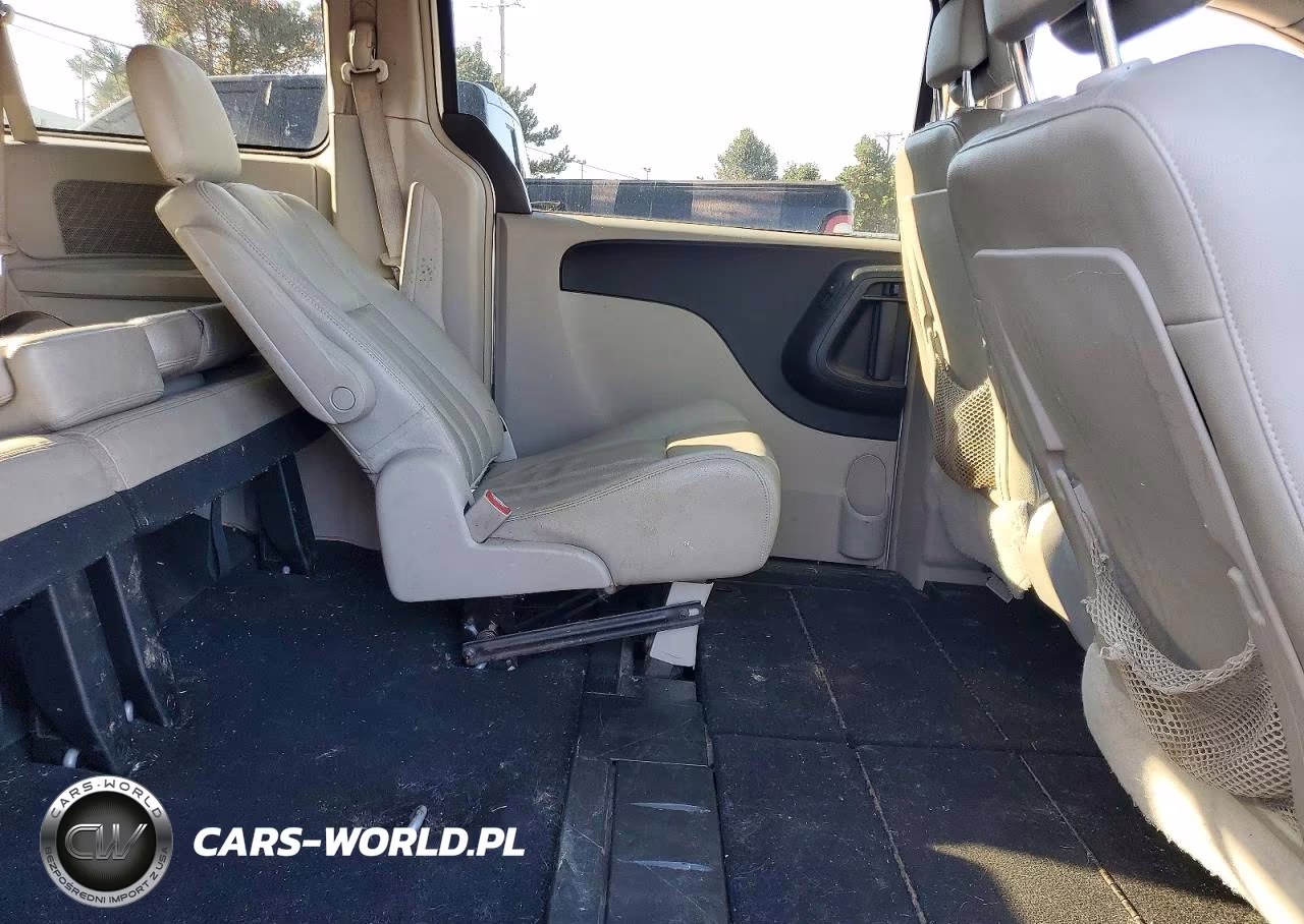 2012 Chrysler Town & Country Touring VIN:2C4RC1BG1CR387876 - 11