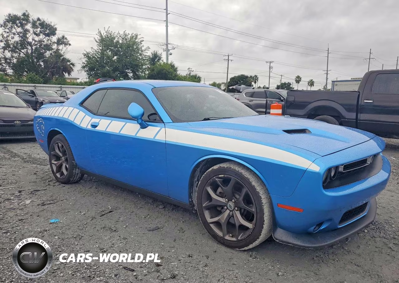 2018 Dodge Challenger Sxt VIN:2C3CDZAG3JH331335 - 4