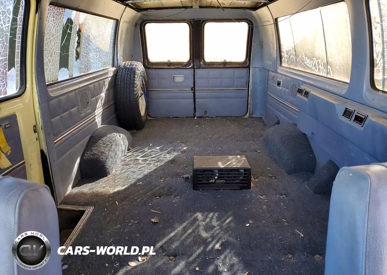 1983 Ford Econoline E350 Super Duty VIN:1FBHS31G2DHB39293 - 10