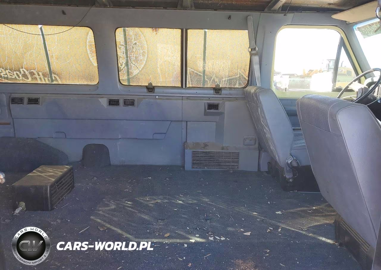 1983 Ford Econoline E350 Super Duty VIN:1FBHS31G2DHB39293 - 11