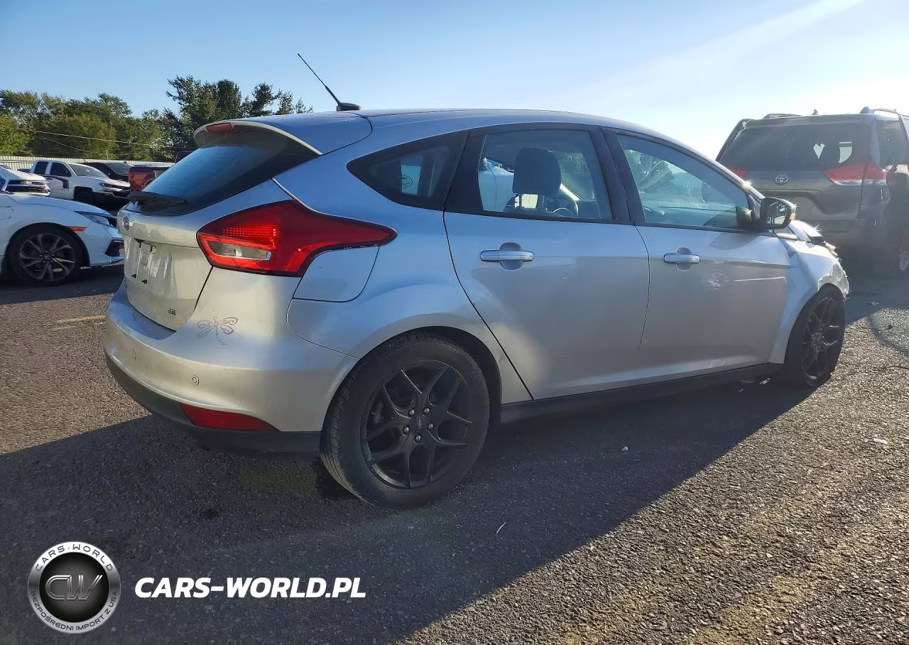 2016 Ford Focus Se VIN:1FADP3K22GL313062 - 3