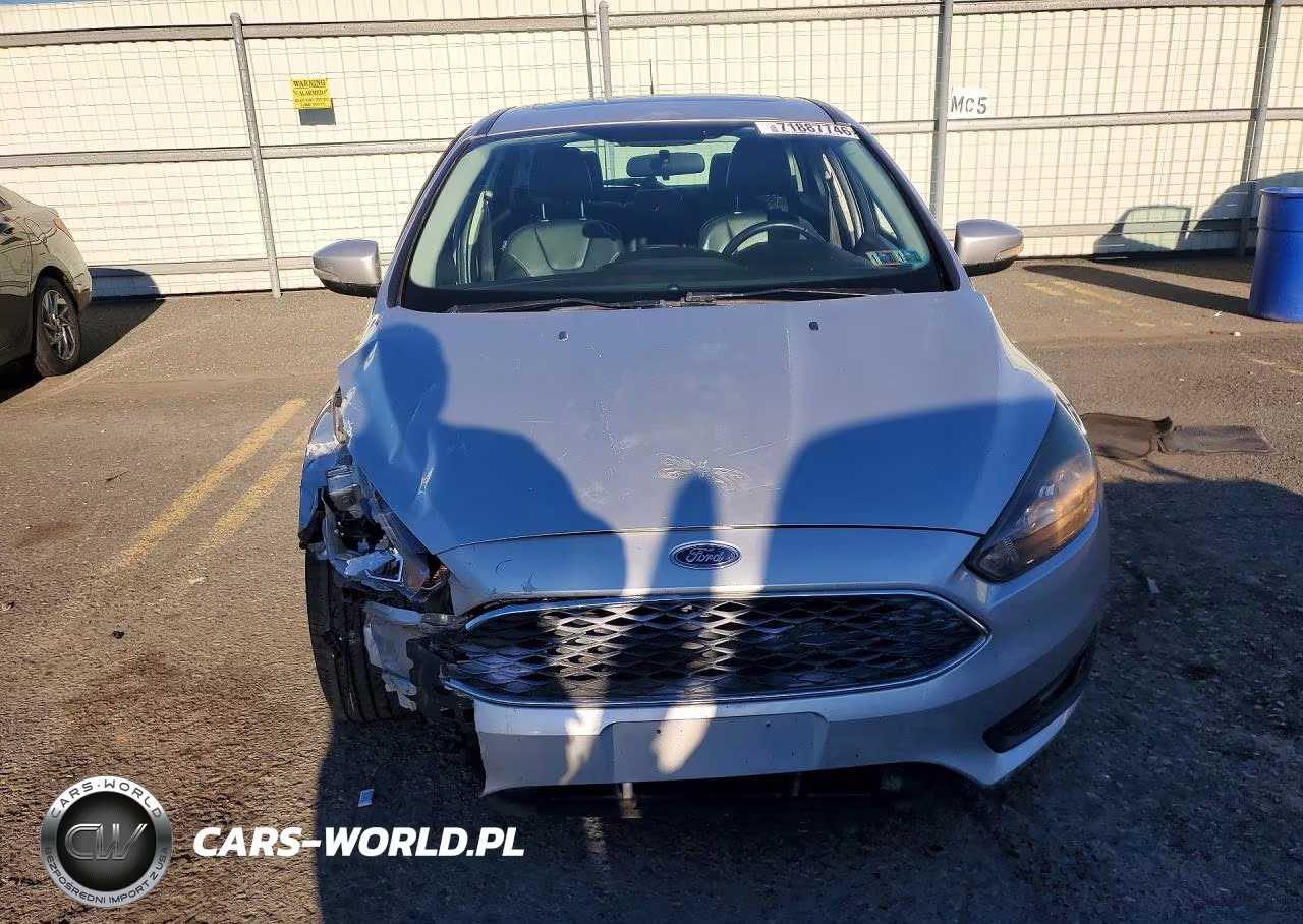 2016 Ford Focus Se VIN:1FADP3K22GL313062 - 5