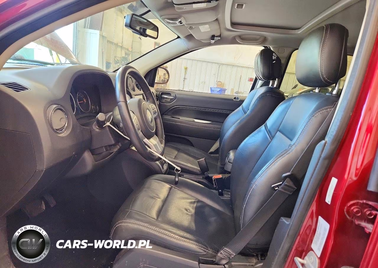 2016 Jeep Compass Latitude VIN:1C4NJCEA7GD575267 - 7