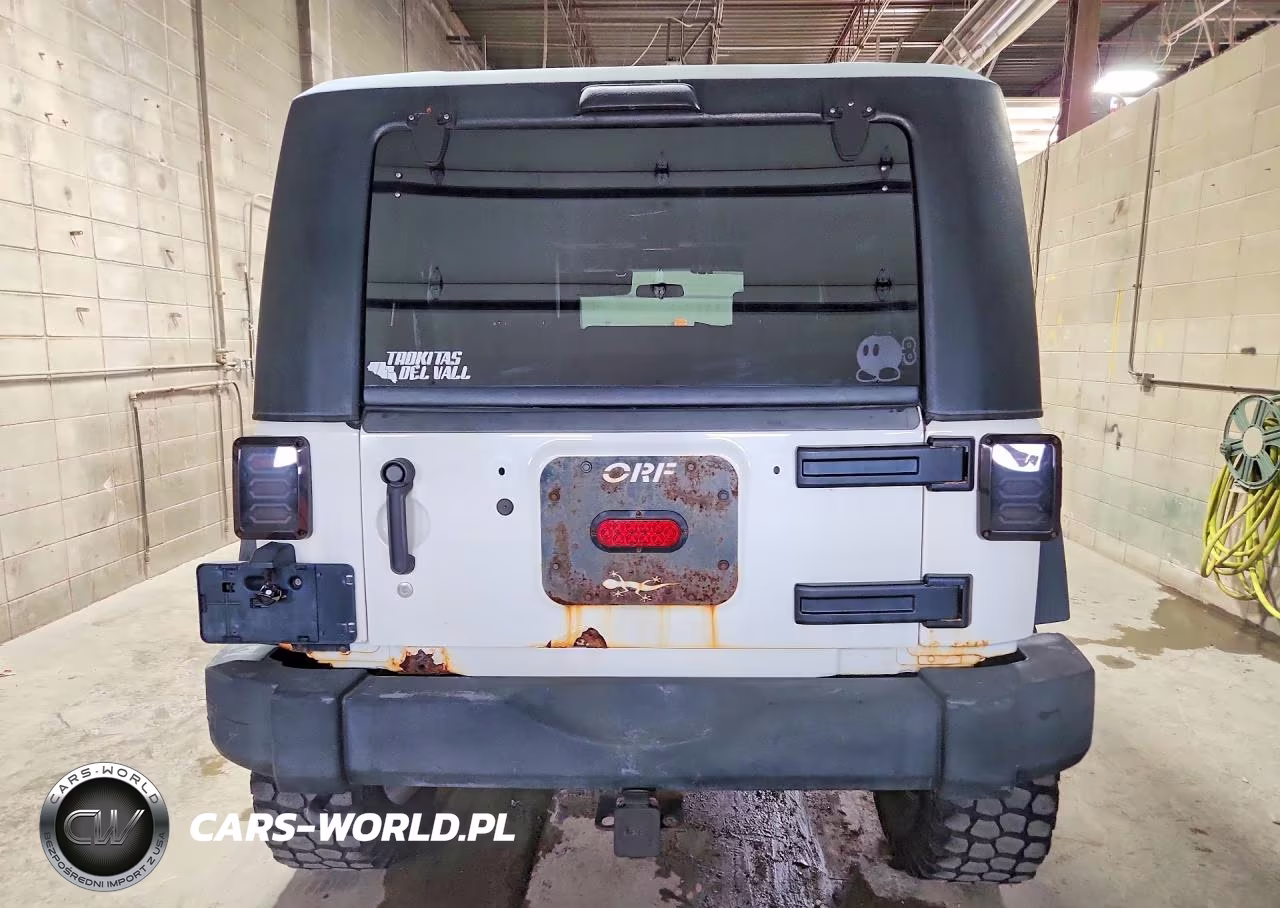 2010 Jeep Wrangler Unlimited Rubicon VIN:1J4BA6H13AL111450 - 6