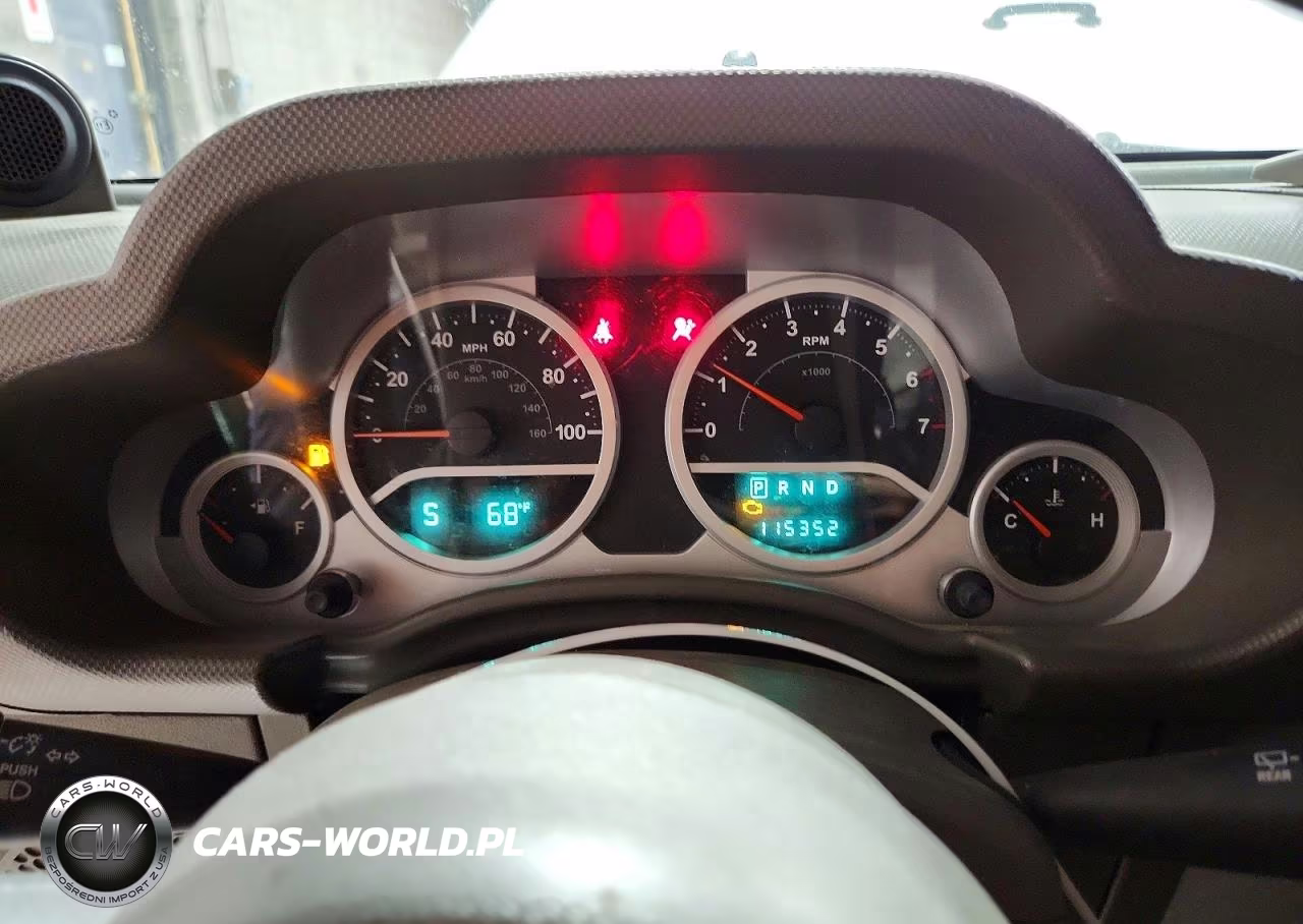 2010 Jeep Wrangler Unlimited Rubicon VIN:1J4BA6H13AL111450 - 9