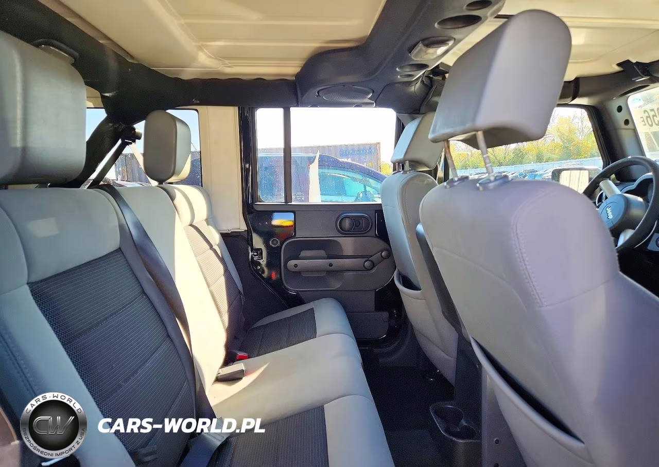 2010 Jeep Wrangler Unlimited Sport VIN:1J4BA3H13AL112127 - 10