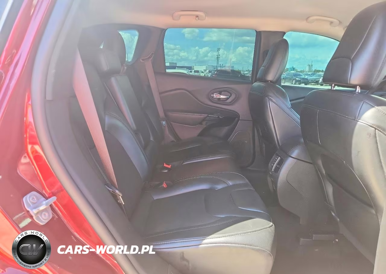 2021 Jeep Cherokee Latitude Plus VIN:1C4PJMLBXMD242034 - 10