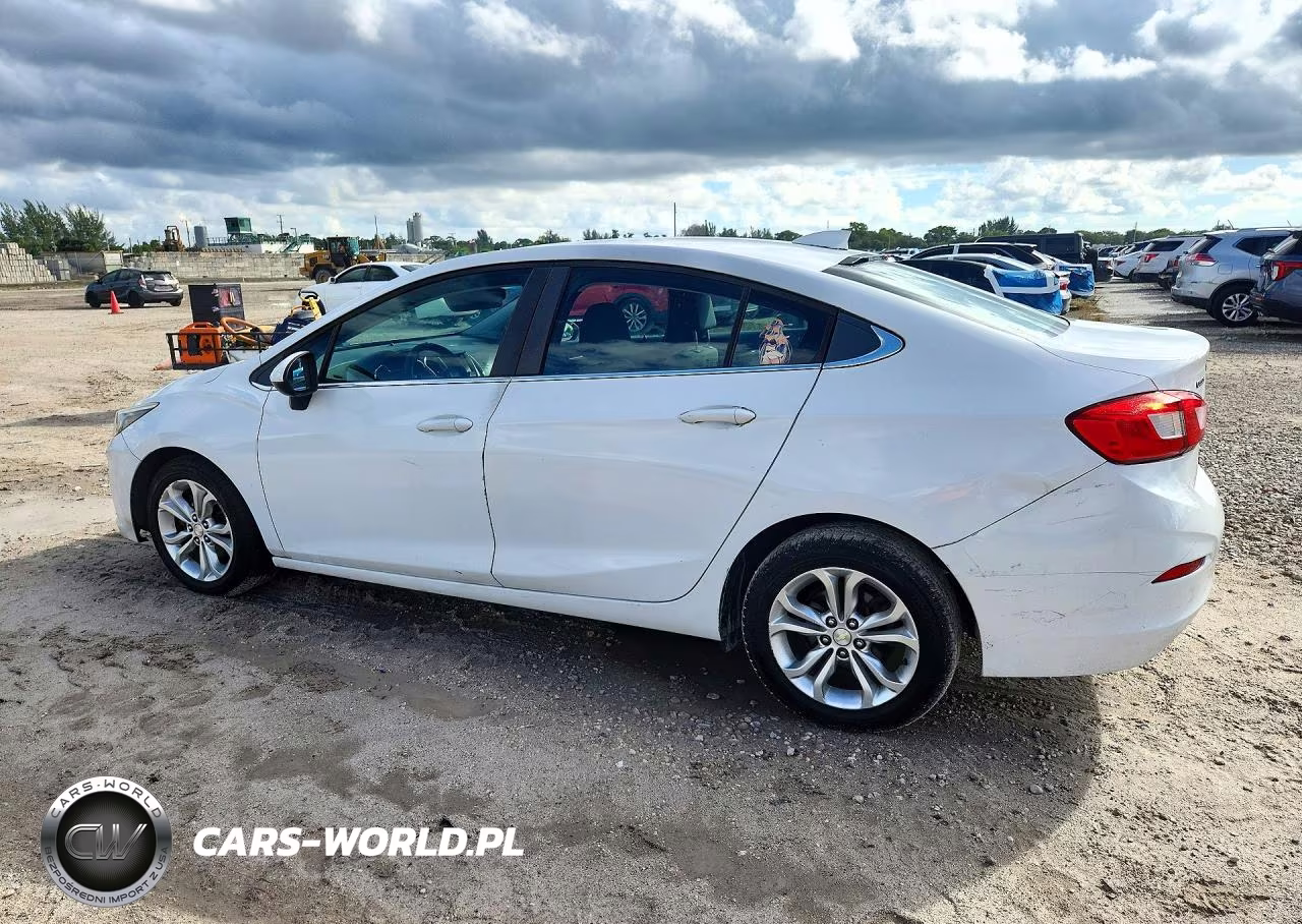 2019 Chevrolet Cruze Lt VIN:1G1BE5SM7K7118637 - 2