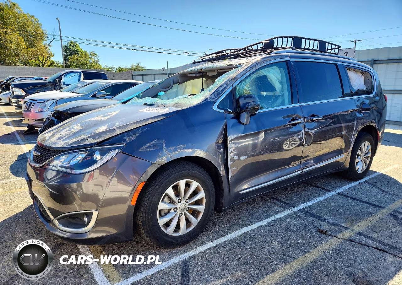2019 Chrysler Pacifica Touring L VIN:2C4RC1BG7KR643663 - 1