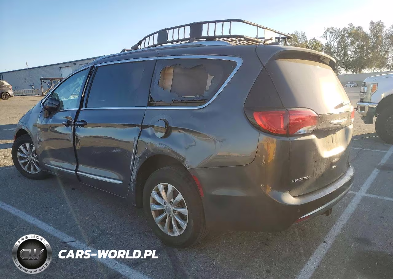 2019 Chrysler Pacifica Touring L VIN:2C4RC1BG7KR643663 - 2