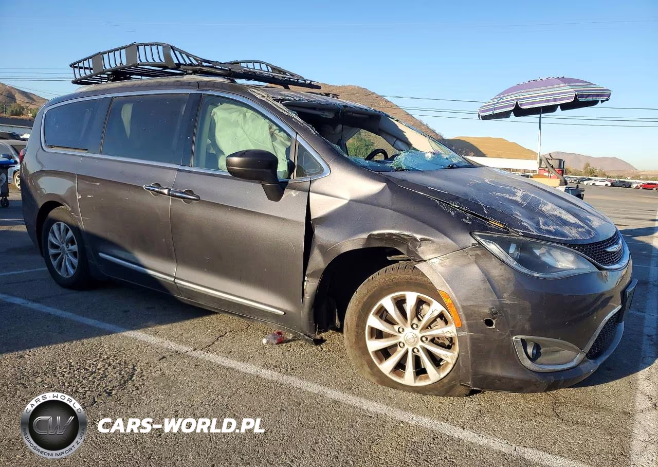 2019 Chrysler Pacifica Touring L VIN:2C4RC1BG7KR643663 - 4