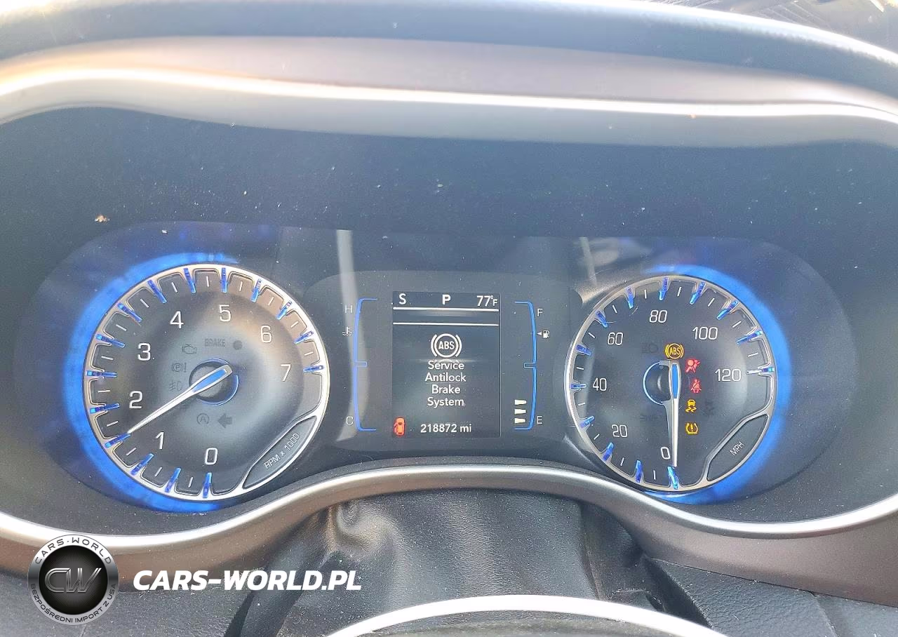 2019 Chrysler Pacifica Touring L VIN:2C4RC1BG7KR643663 - 9
