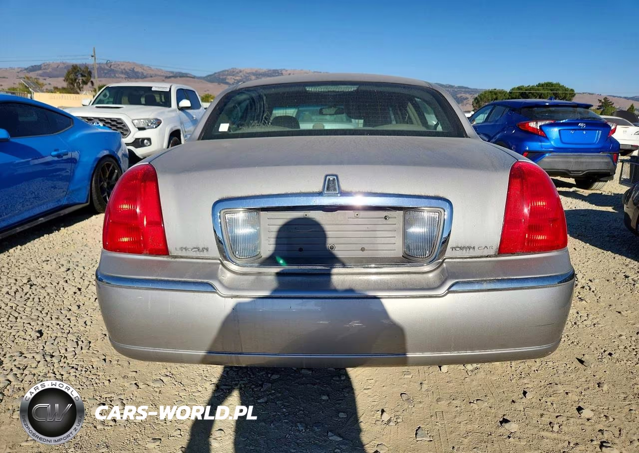 2007 Lincoln Town Car Signature VIN:1LNHM81W17Y620971 - 6