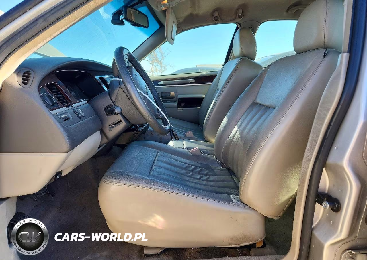 2007 Lincoln Town Car Signature VIN:1LNHM81W17Y620971 - 7
