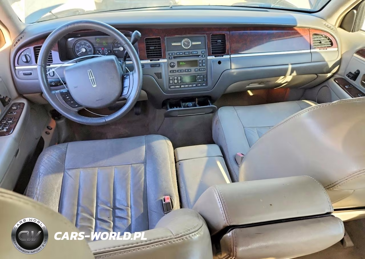 2007 Lincoln Town Car Signature VIN:1LNHM81W17Y620971 - 8