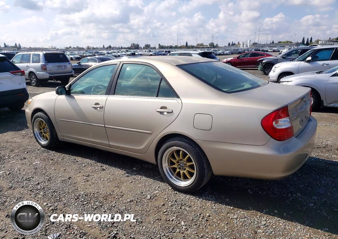 2002 Toyota Camry Xle VIN:JTDBE30K920135056 - 2