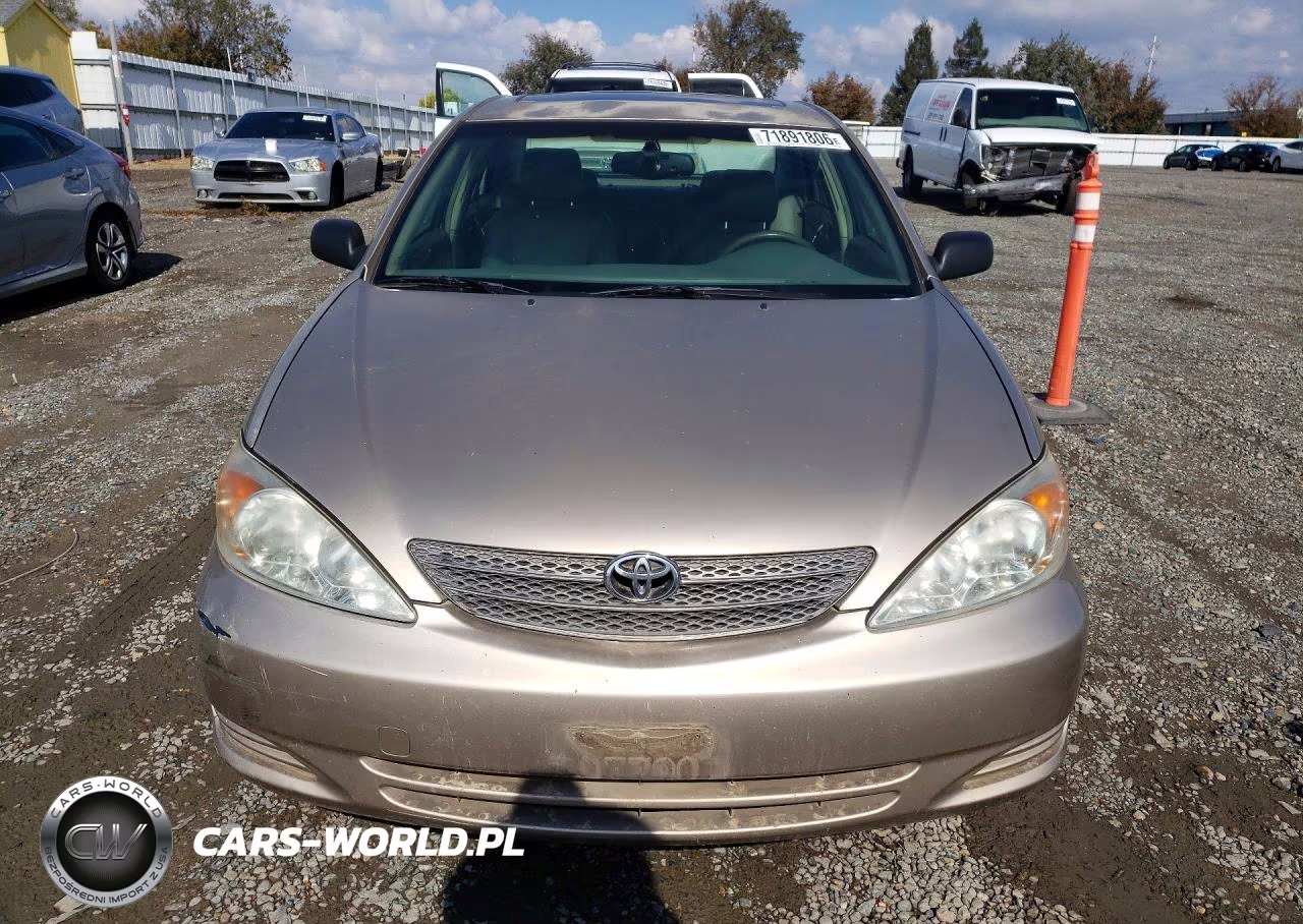 2002 Toyota Camry Xle VIN:JTDBE30K920135056 - 5