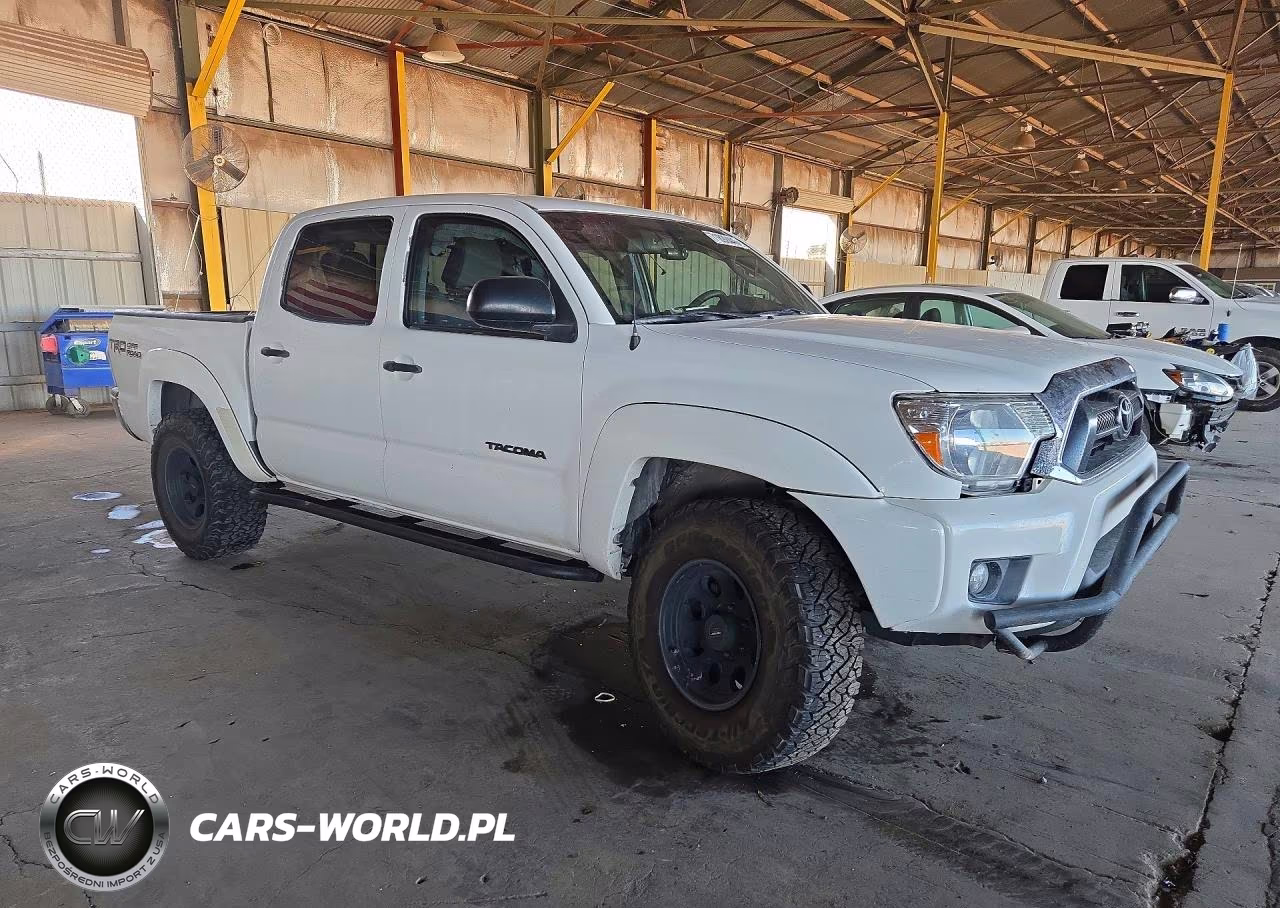 2015 Toyota Tacoma V6 VIN:3TMLU4EN2FM193366 - 4