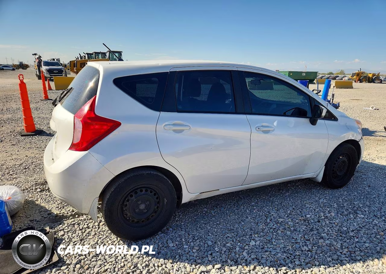 2015 Nissan Versa Note S Plus VIN:3N1CE2CP1FL371041 - 3