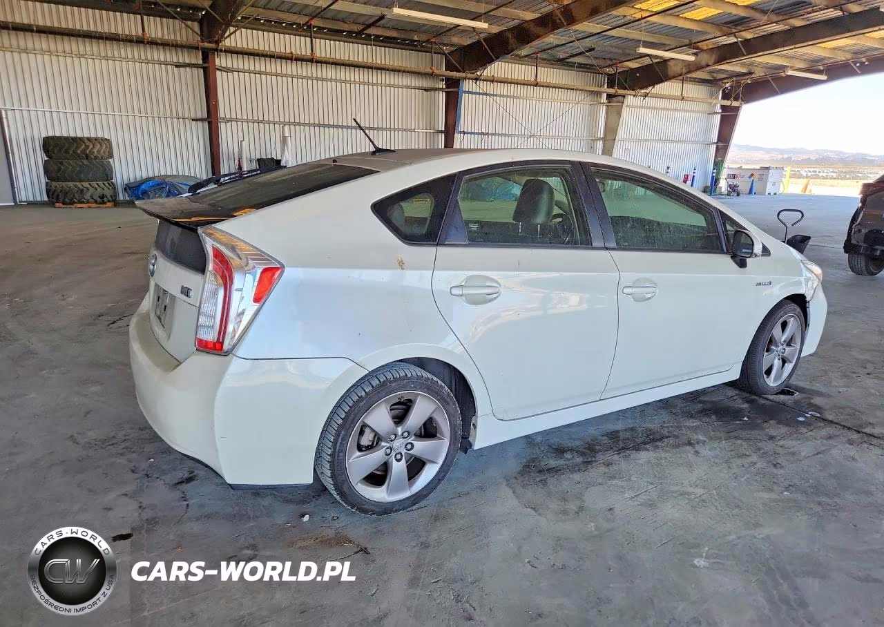 2015 Toyota Prius Persona Series VIN:JTDKN3DU4F0419504 - 3