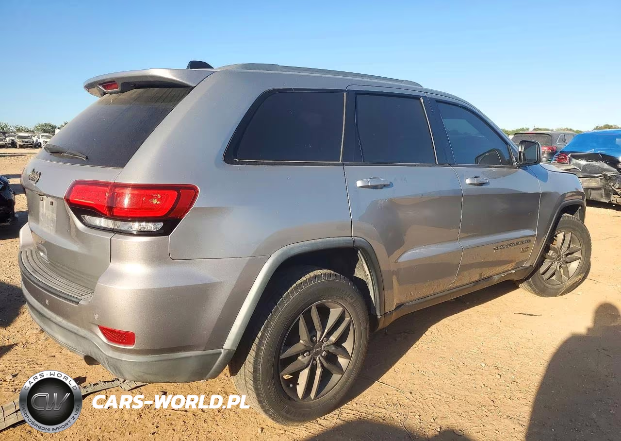 2016 Jeep Grand Cherokee Laredo VIN:1C4RJEAG6GC464366 - 3