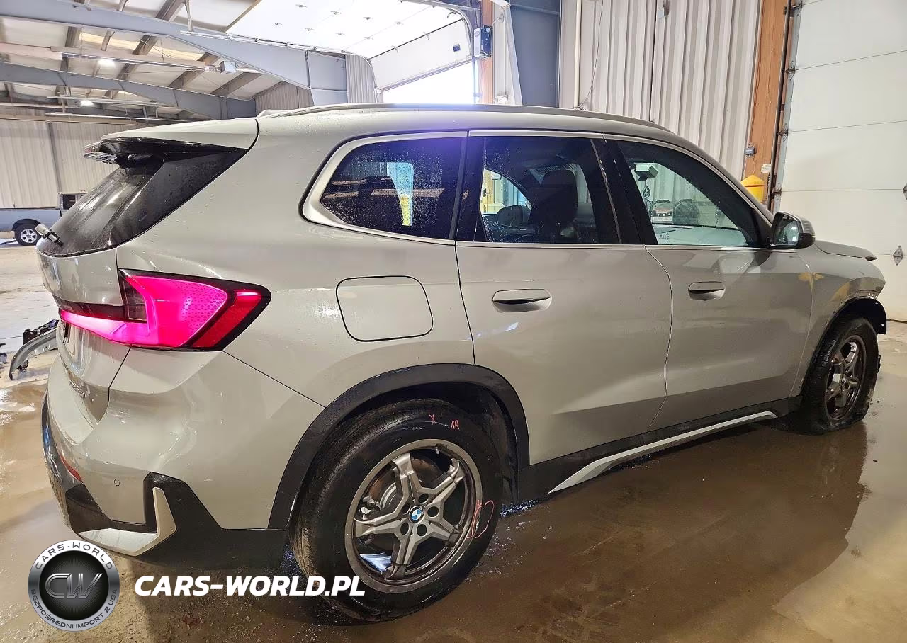 2026 BMW X1 xDrive28I VIN:WBX73EF04T5634092 - 3