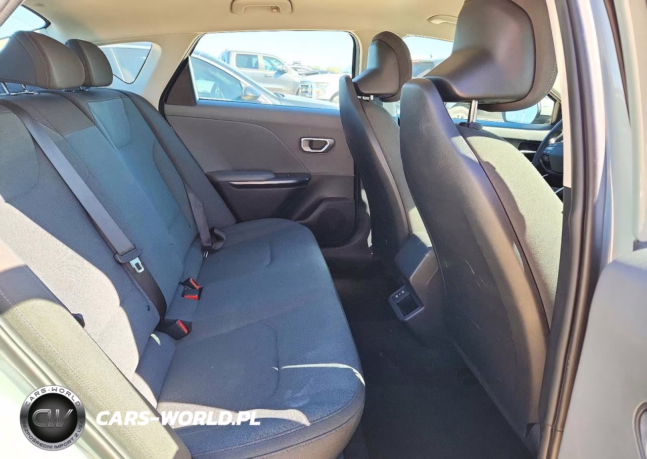 2025 Kia K4 Lxs VIN:3KPFT4DE7SE063119 - 10