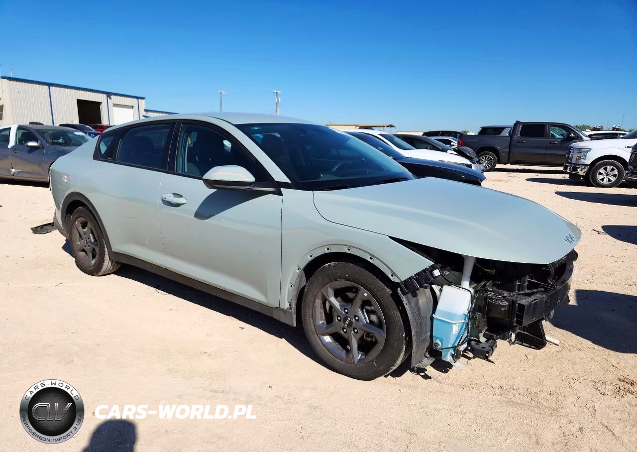 2025 Kia K4 Lxs VIN:3KPFT4DE7SE063119 - 4