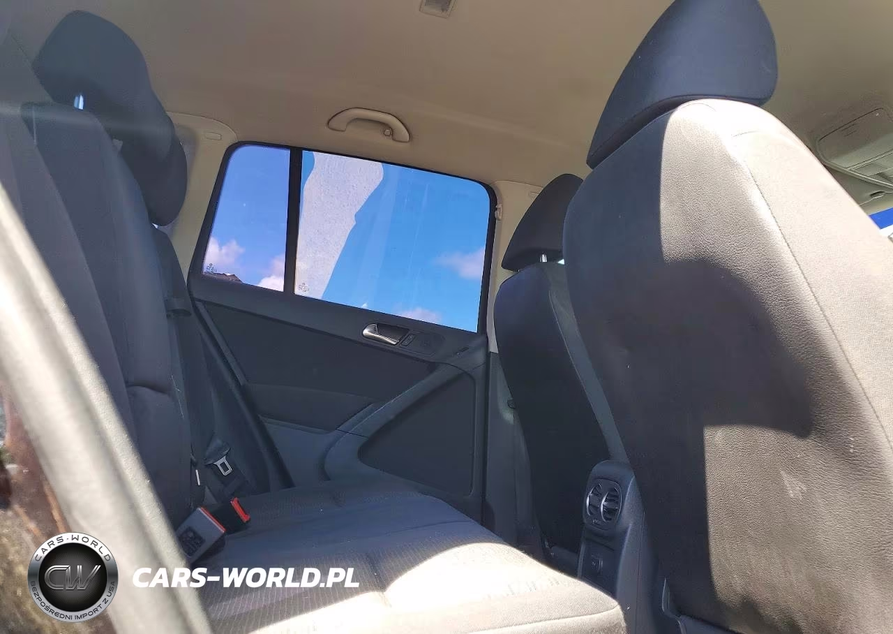 2017 Volkswagen Tiguan S VIN:WVGBV7AXXHK050883 - 11