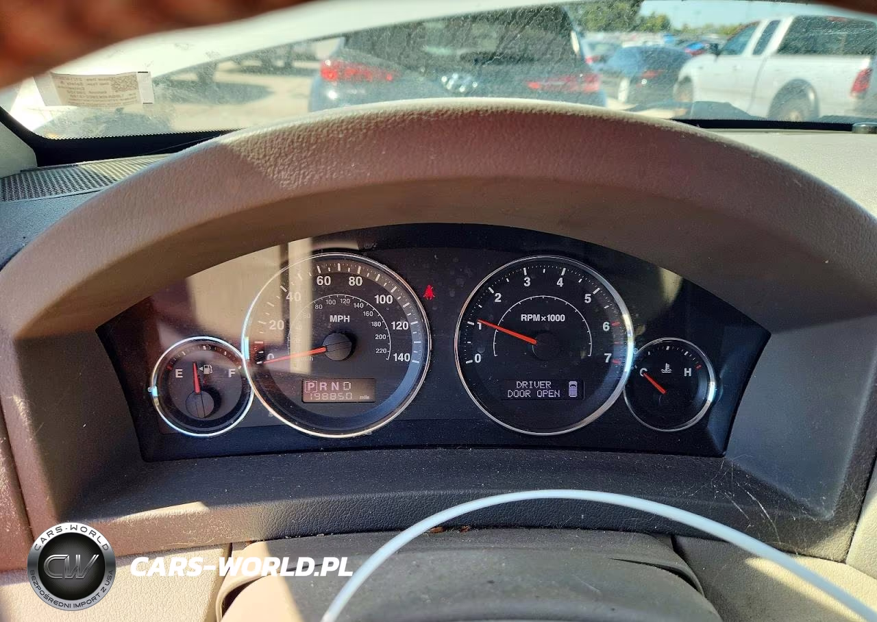 2008 Jeep Grand Cherokee Laredo VIN:1J8GR48K28C218168 - 9