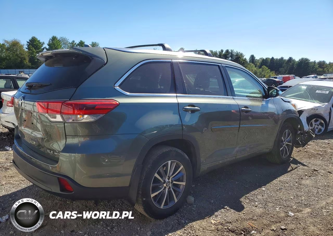2018 Toyota Highlander Xle VIN:5TDJZRFH2JS805654 - 3