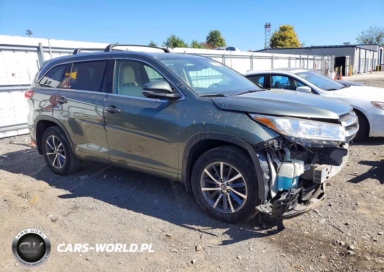 2018 Toyota Highlander Xle VIN:5TDJZRFH2JS805654 - 4