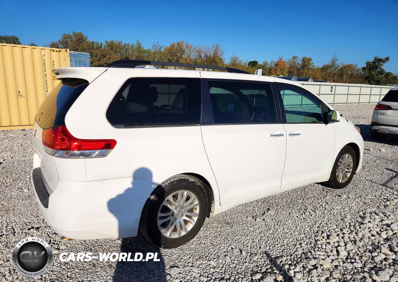 2013 Toyota Sienna Xle 8-Passenger VIN:5TDYK3DC1DS331062 - 3