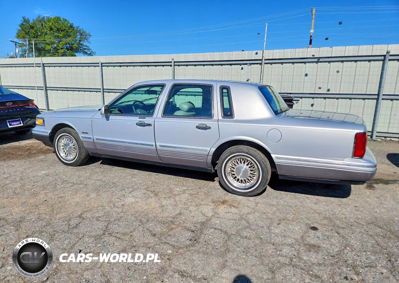 1997 Lincoln Town Car Signature VIN:1LNLM82W1VY734393 - 2
