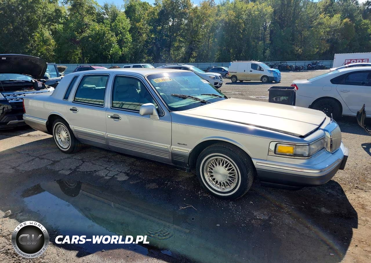 1997 Lincoln Town Car Signature VIN:1LNLM82W1VY734393 - 4