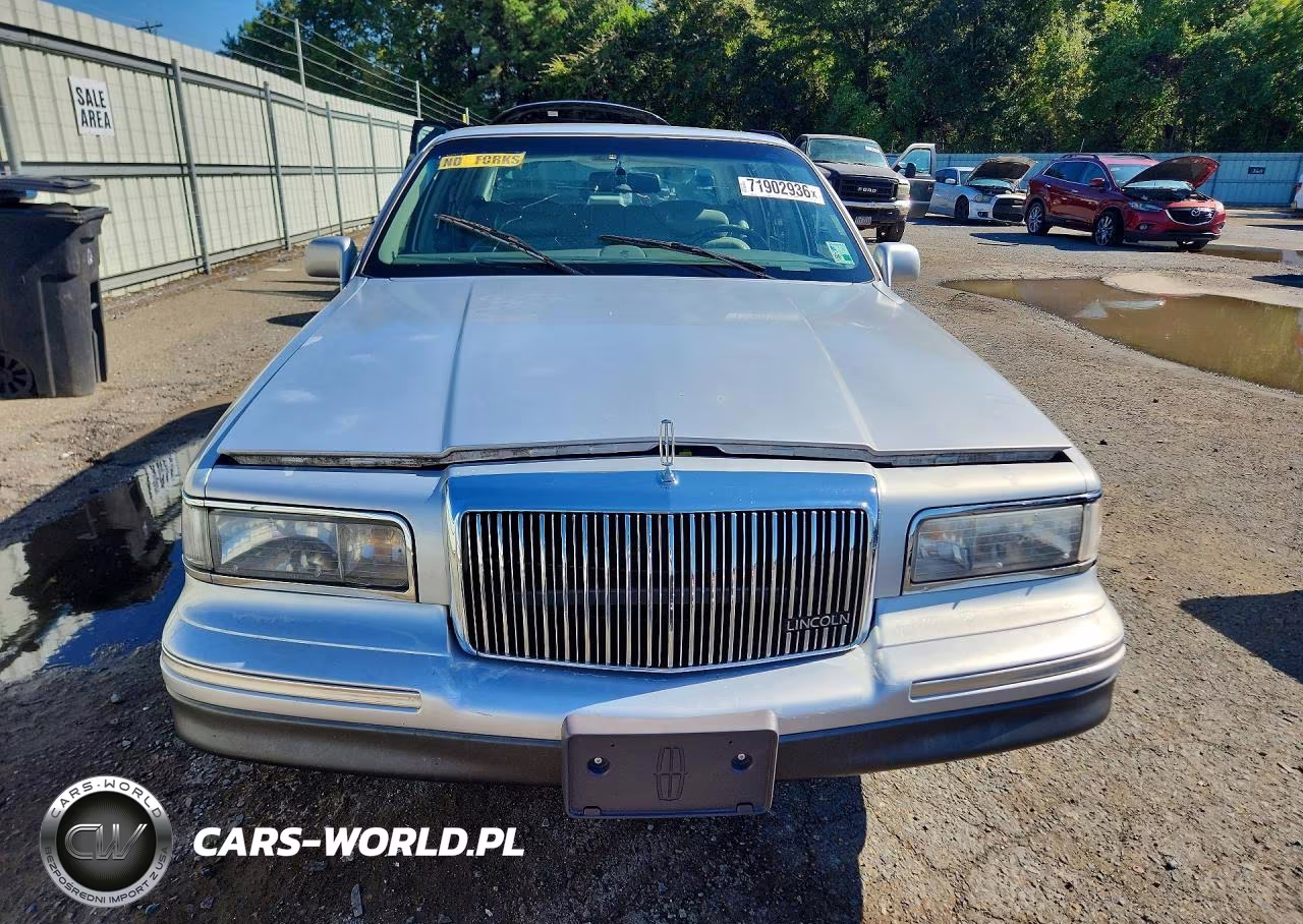 1997 Lincoln Town Car Signature VIN:1LNLM82W1VY734393 - 5