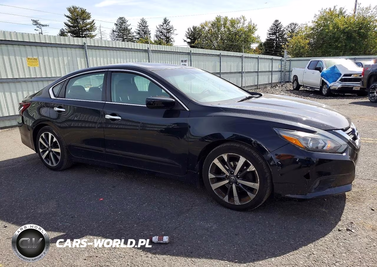 2017 Nissan Altima 2.5 Sr VIN:1N4AL3AP1HC123637 - 4
