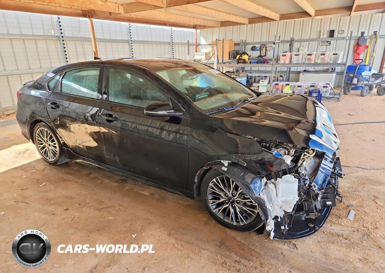 2023 Kia Forte Gt Line VIN:3KPF54AD6PE688754 - 4