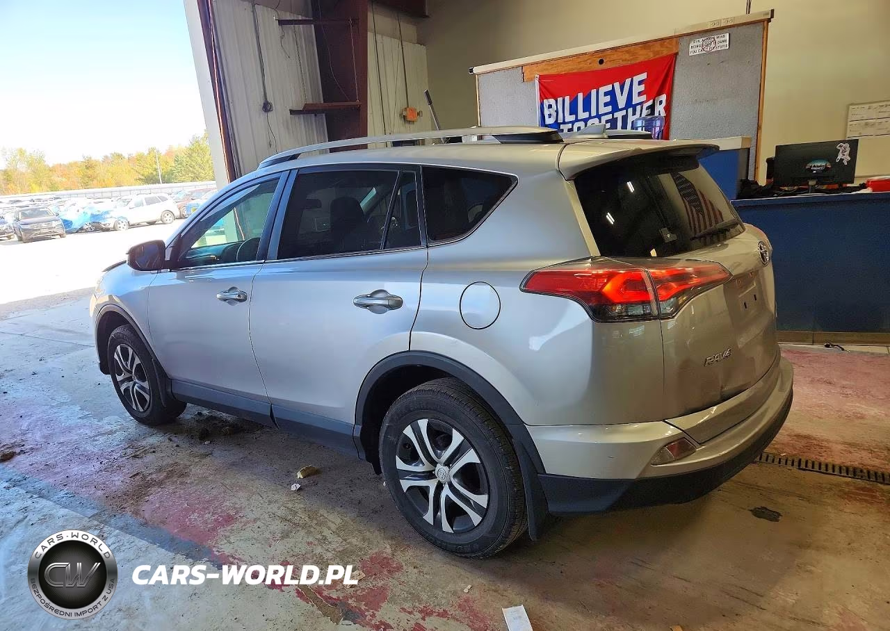 2017 Toyota Rav4 Le VIN:2T3BFREV6HW561424 - 2