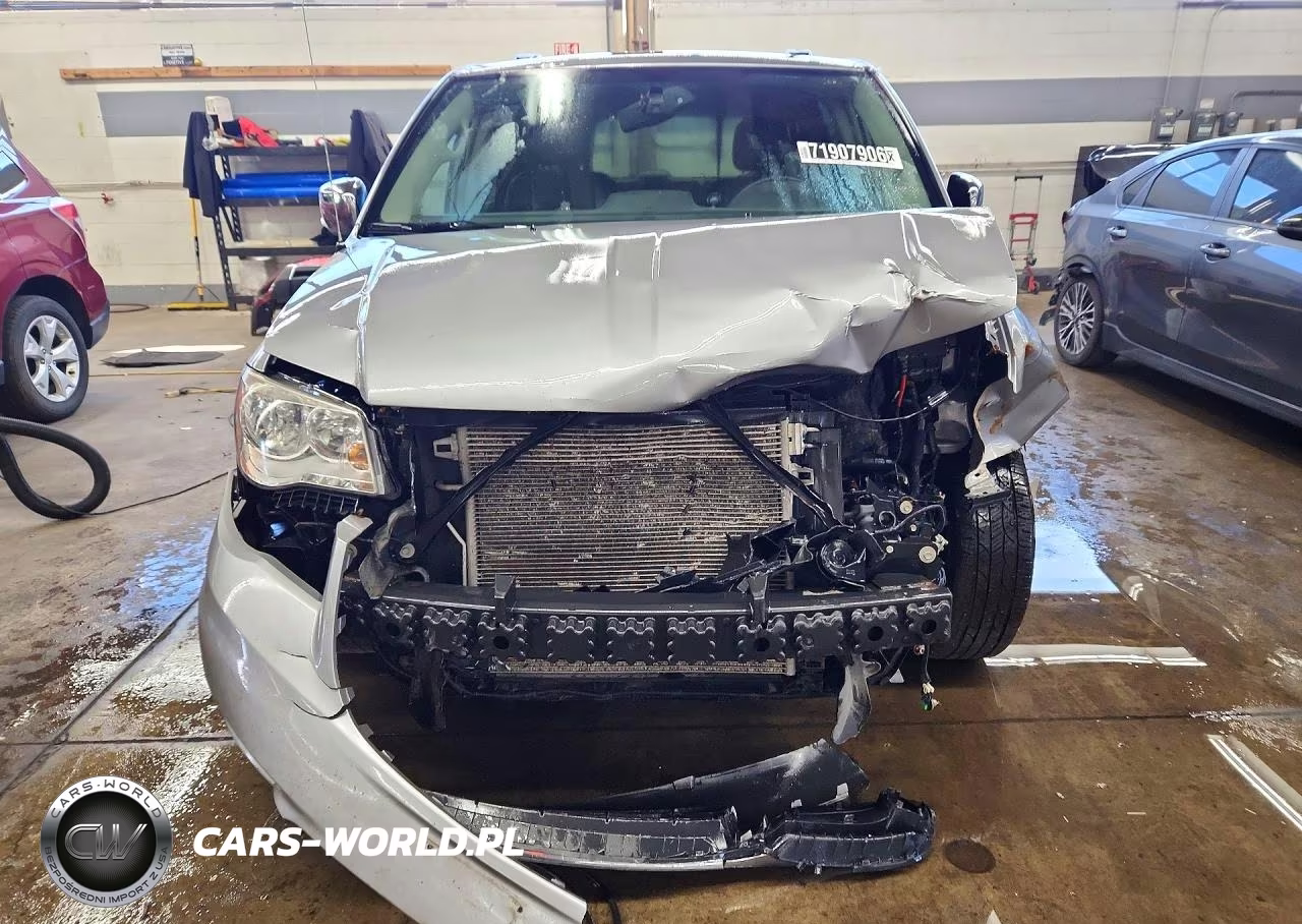 2015 Chrysler Town & Country Touring L VIN:2C4RC1CG0FR554585 - 5