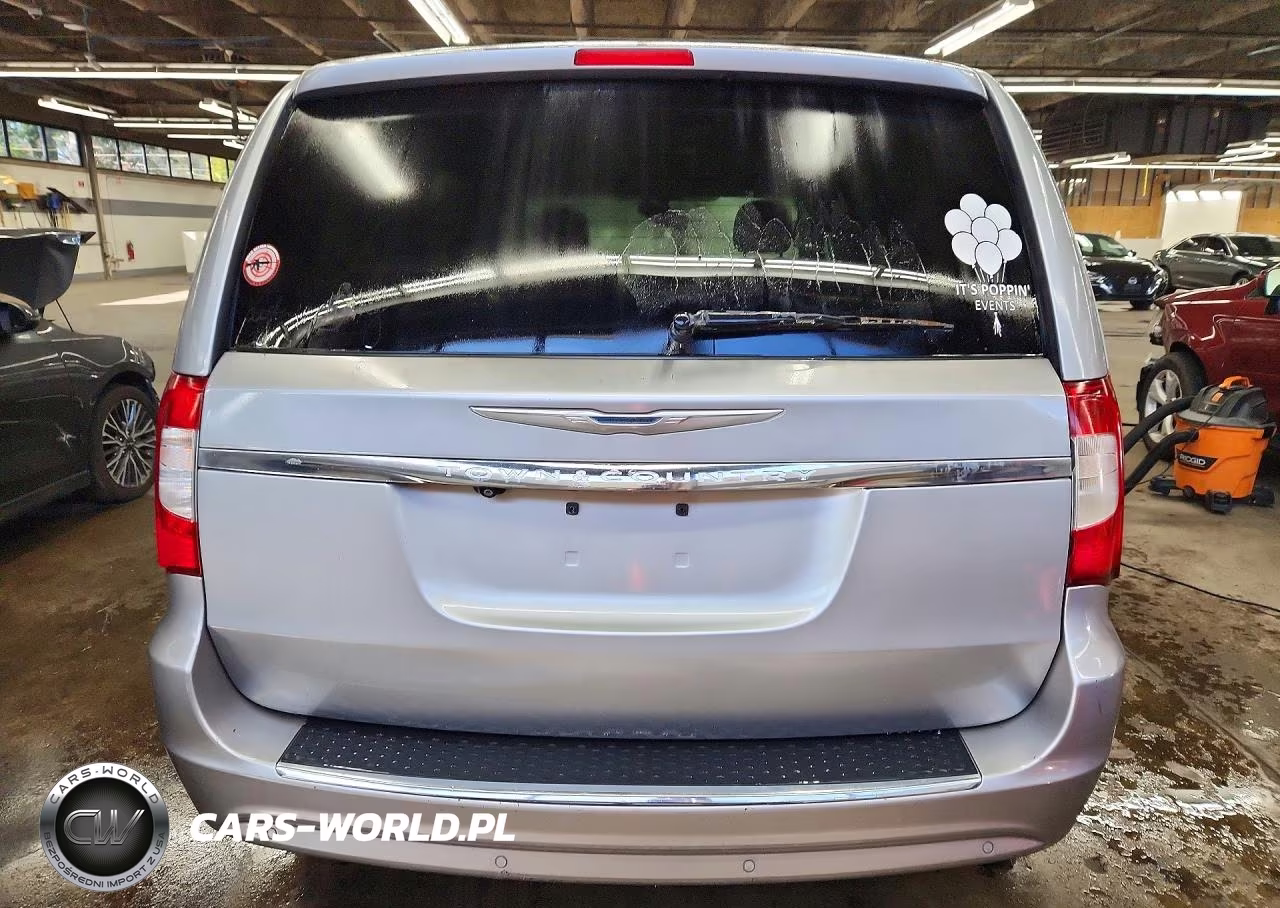 2015 Chrysler Town & Country Touring L VIN:2C4RC1CG0FR554585 - 6