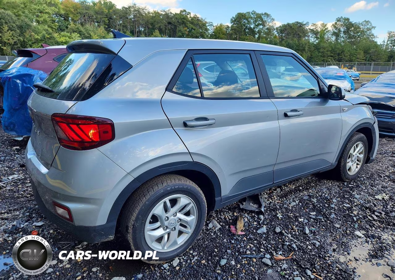 2022 Hyundai Venue Se VIN:KMHRB8A35NU180855 - 3