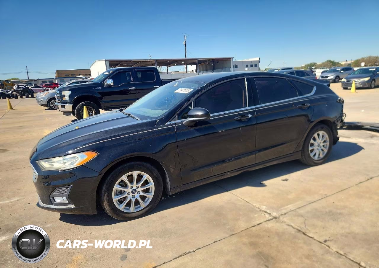 2017 Ford Fusion S – zdjęcie 1 z 12