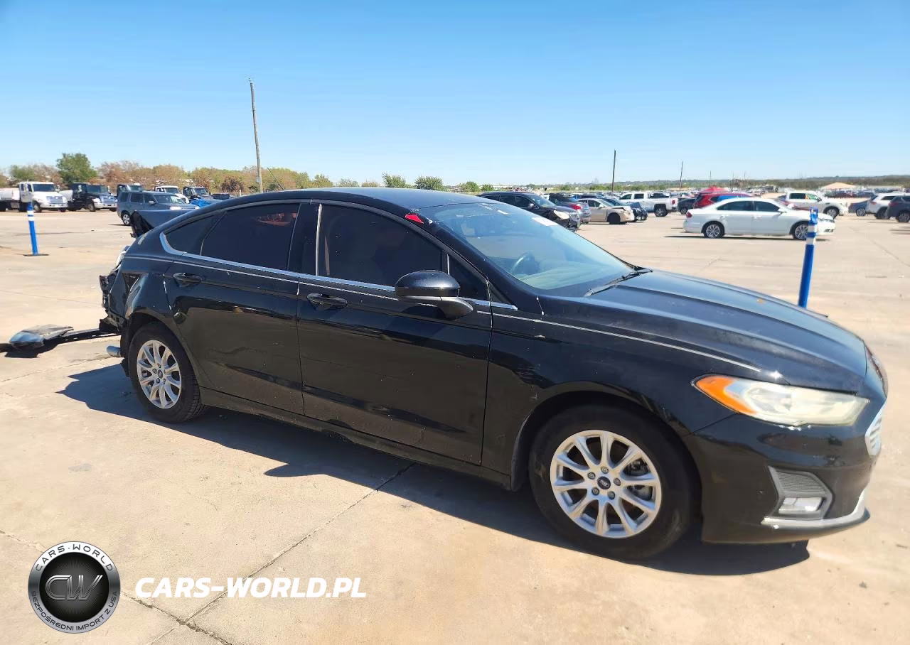 2017 Ford Fusion S VIN:3FA6P0G79HR335154 - 4
