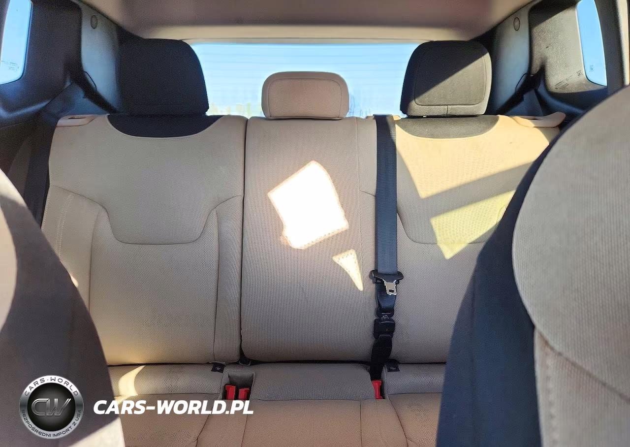 2016 Jeep Renegade Latitude VIN:ZACCJABTXGPC45867 - 10