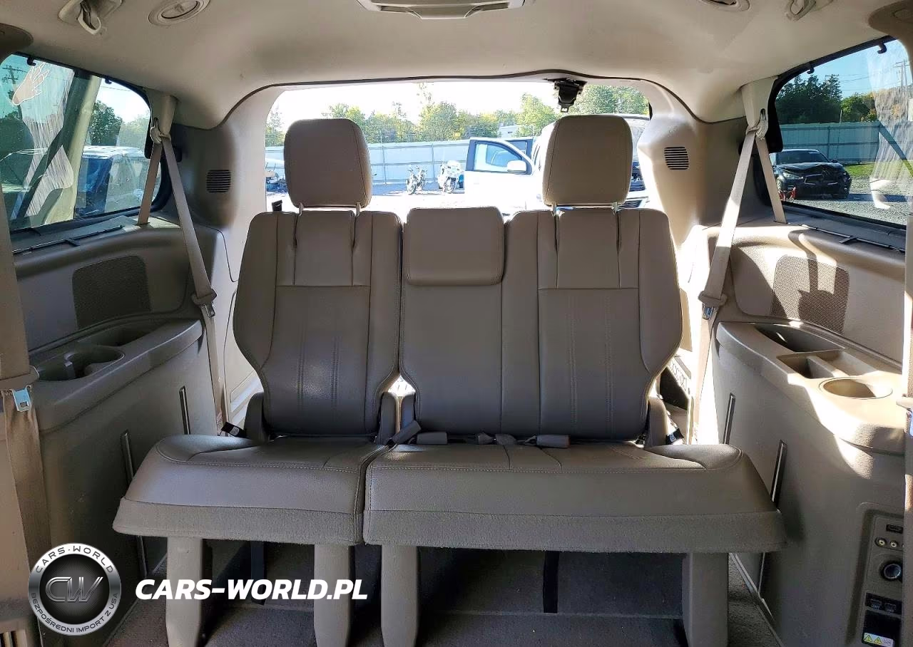 2014 Chrysler Town & Country Touring L VIN:2C4RC1CG2ER341278 - 10
