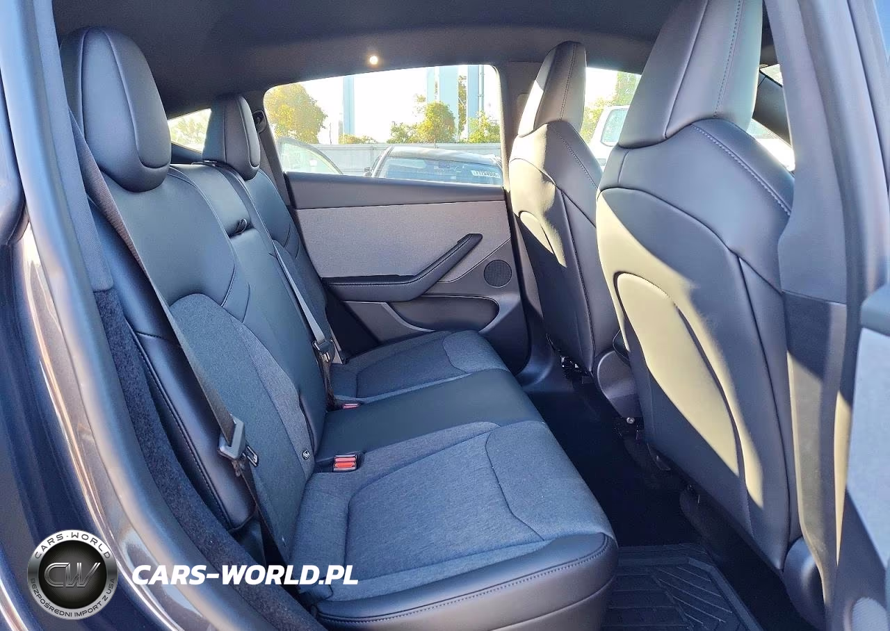 2026 Tesla Model Y VIN:7SAYGDED1TF695373 - 10